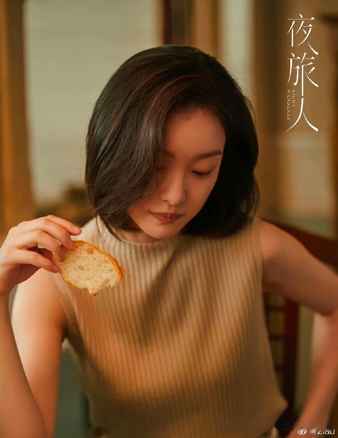 倪妮的《夜旅人》居然过审了！被积压了5年，原男主戏份因税务问题无法播出，新版男主改为付辛博，他24年就开始通过绿幕补拍及AI换脸，现在终于过审下证了！ ​