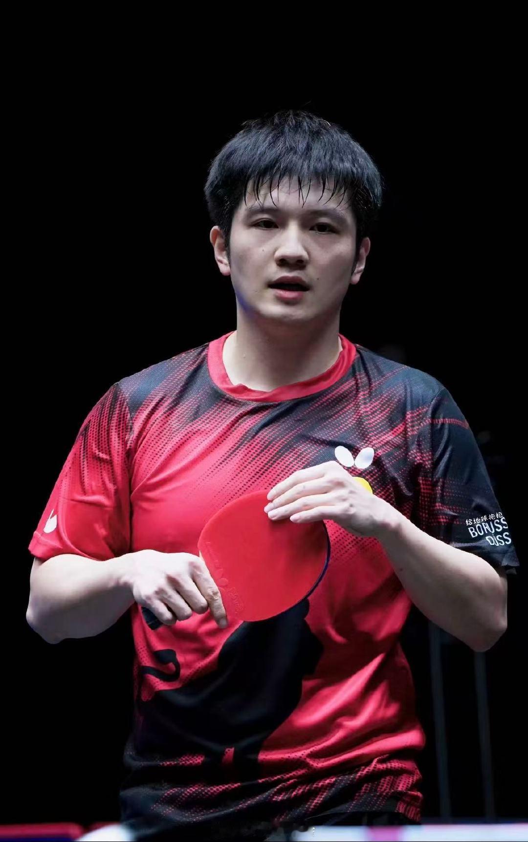 #樊振东又双叒叕一单两分##樊振东德甲第6轮#
🏓德甲TTBL联赛六轮战罢，杜塞尔多夫豪取6连胜。樊振东本赛季三次登场出战，出任一单全部拿下两分。三次出场，三次兑现使命，异国赛场，用持续稳定的发挥扛起球队。 ​