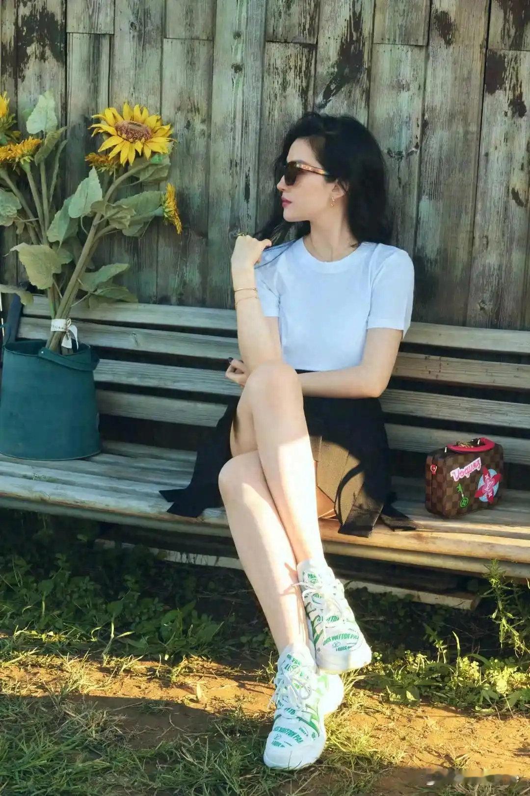 刘亦菲怎么可以美得如此松弛 ​