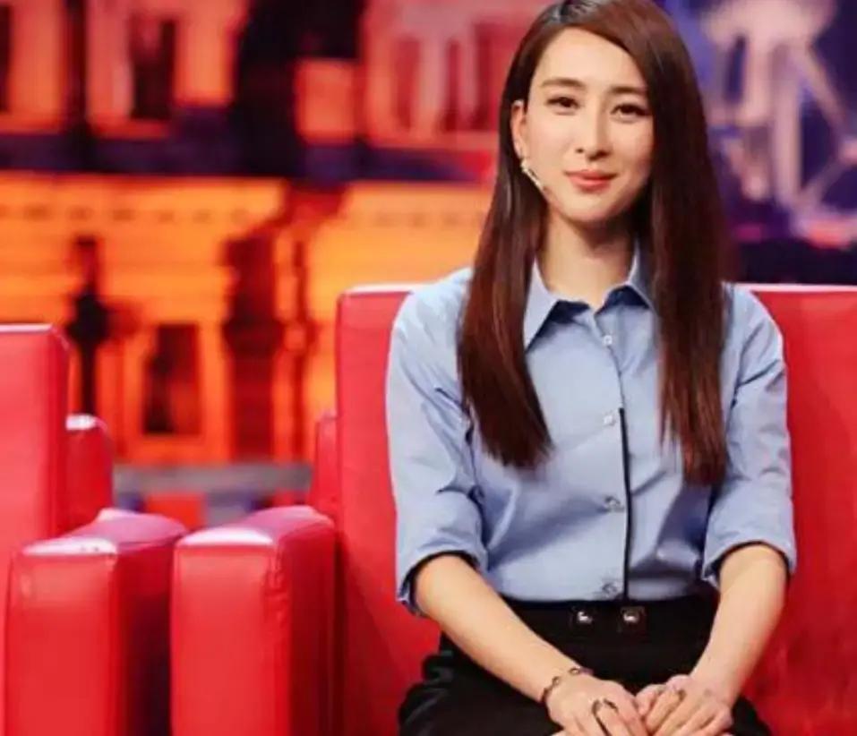 那年孔令辉带着漂亮的马苏去见刘国梁。刘国梁说:“你们不合适，还是分了吧！”孔令辉不悦，但多年后他却佩服刘国梁说话很准。
 
孔令辉当时没接话，拿起茶杯喝了一口。马苏笑着问刘国梁：“刘指导怎么看出来的？”刘国梁摆摆手：“我就是瞎说，你们别当真。”
 
回去的路上，孔令辉开得有点快。马苏看着窗外，手指在