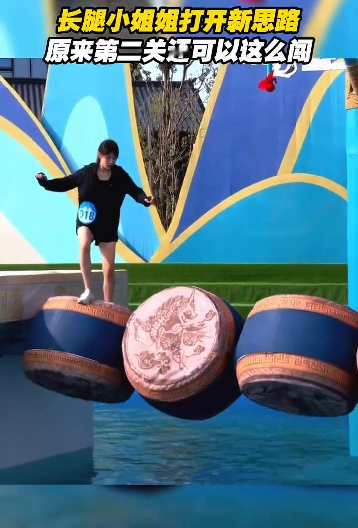 长腿小姐姐打开新思路第二关还可以这么闯！长腿小姐姐打开...