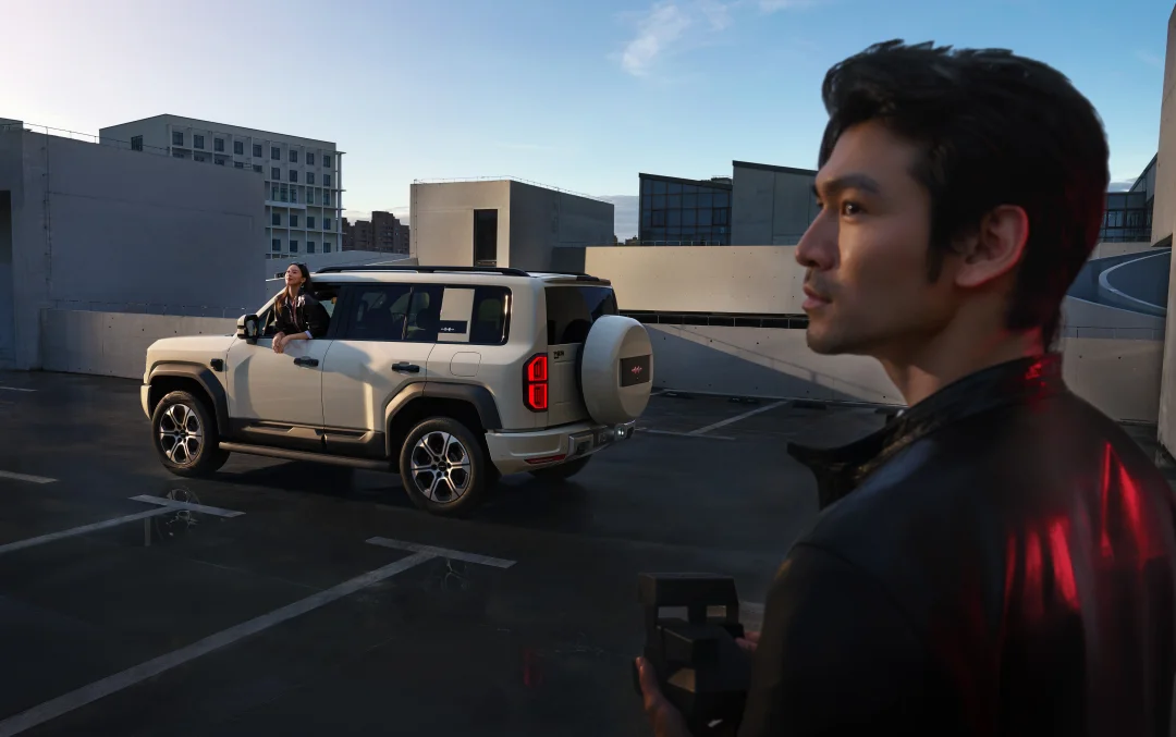 方程豹秋季新品真的来了！这次直接上了两台狠角色——豹5长续航版和豹8大五座版✨