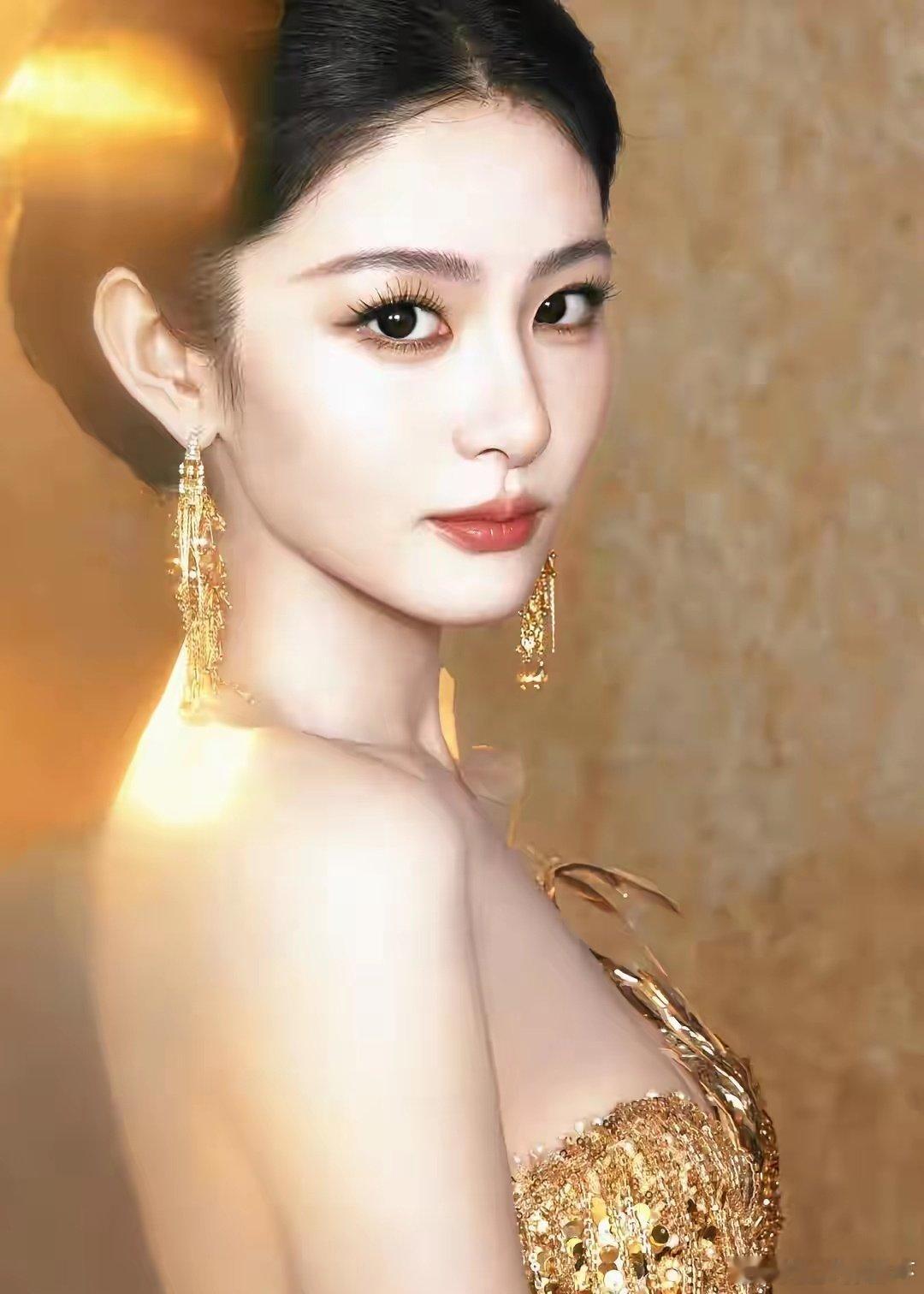 于正的审美观又回来了，赵晴美翻天了，曾经的她因为扁头被嘲，如今美商在线，真的是又高贵又好看 ​