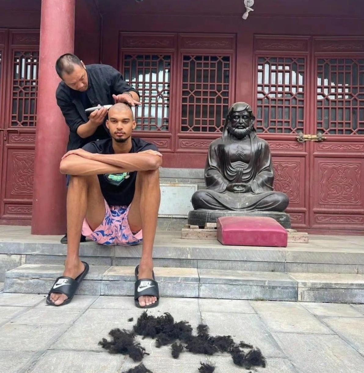 制心一处、无事不办！延安师父社媒发文祝贺文班晋级总决赛  马刺球员维克...