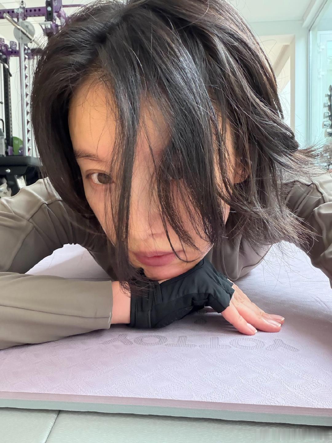 倪妮 健身照[舔屏] ​