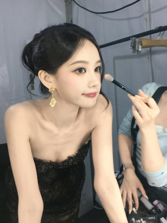 今天给李一桐化蛇蝎美人妆