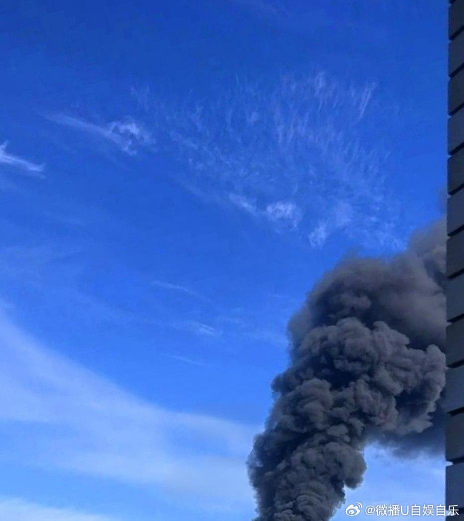 俄罗斯别尔哥罗德州舍别基诺发生大火，起火原因不明。
#乌克兰要报复俄罗斯#  ​​#俄罗斯 乌克兰##美国大使馆敦促在俄美国人离开##俄罗斯鼠疫# ​
