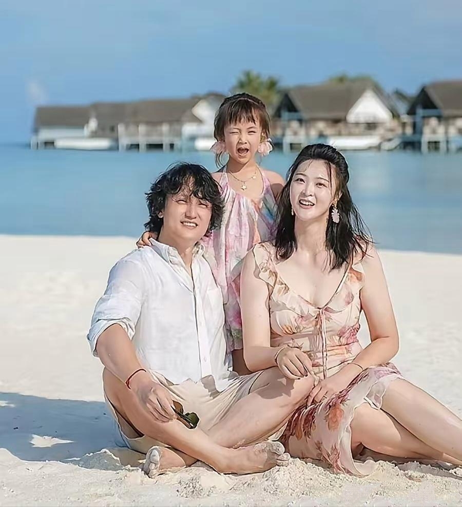 惠若琪一家马尔代夫度假，幸福感爆棚
一个北大博士，一个在攻读博士，妥妥的高知家庭。