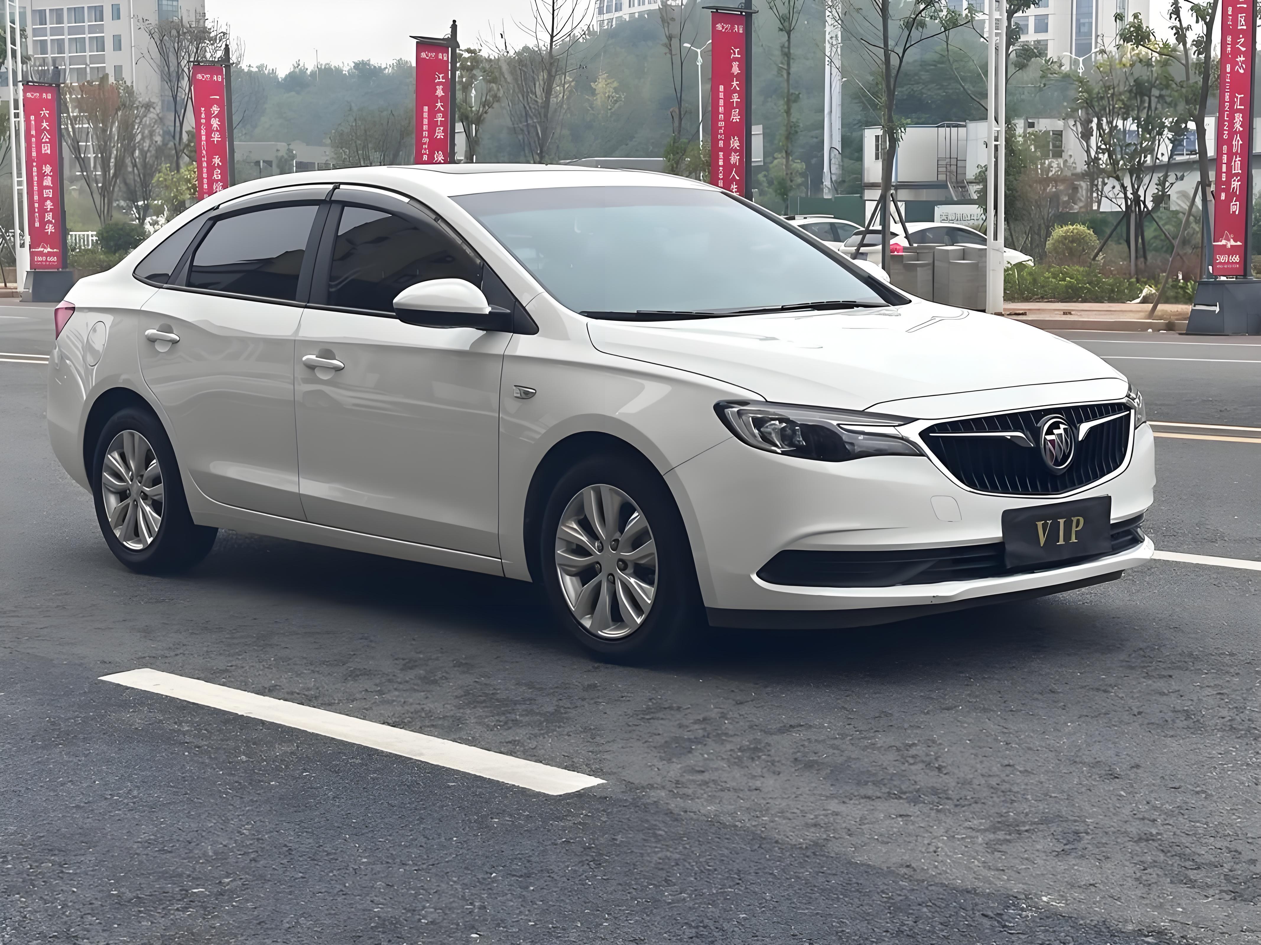预算8万内买车！内弟的二手英朗购车实录，性价比拉满。
预算有限，只想花小钱买台靠谱代步车！对比多款新车二手车后，他成功入手二手别克英朗，今天分享我的真实买车心路和实战技巧。
8万预算买新车，只能买到最低配代步车，配置简陋、质感很差。而入手二手英朗，能买到高配版本，内饰质感、实用配置直接拉满，性价比完