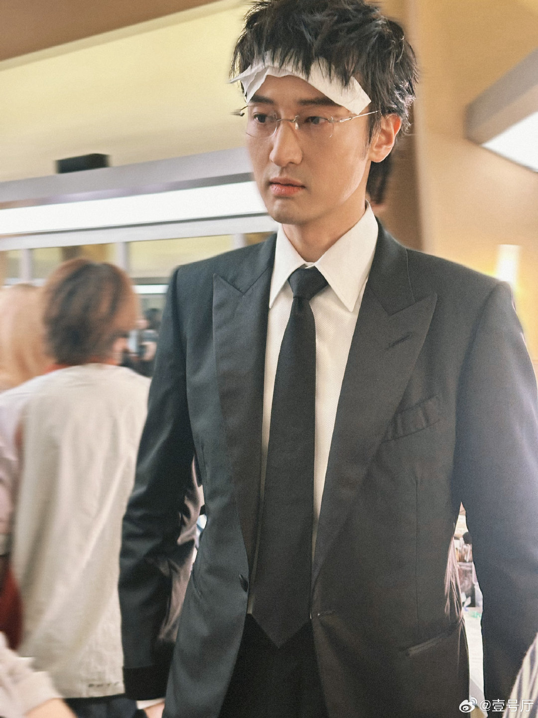 #王传君[超话]##王传君被张卓尔高音震撼到了##王传君跳爱的主打歌##披荆斩棘# 张卓尔一开嗓高音直接镇住全场，王传君肉眼可见被震撼，闲暇还练起欢快唱跳舞台。 ​