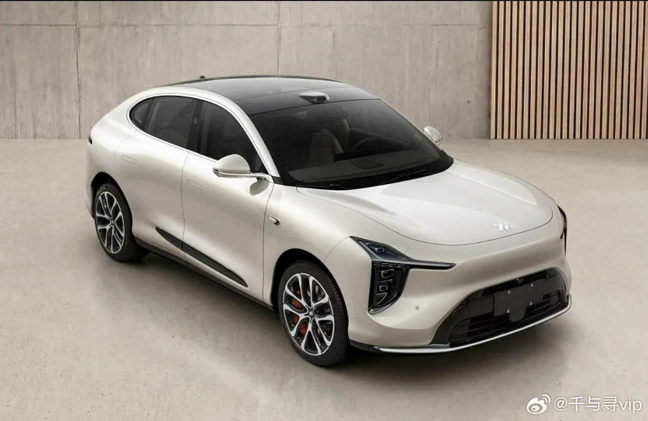 《预售价 20.99-26.49 万 全新一代智己 LS6 开启预售 》 日前，全新一代智己 LS6 开启预售，新车共推出三款配置车型，预售价区间为 20.99-26.49 万。外观方面，作为改... ​