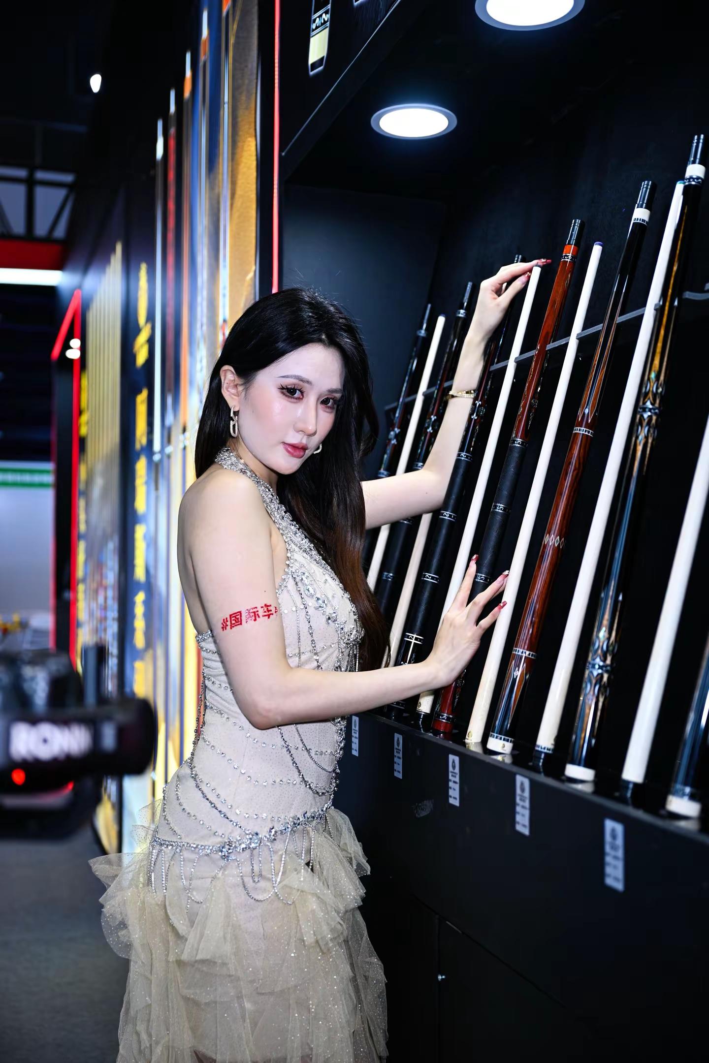 杭州这次的台球展模特小姐姐好好看。