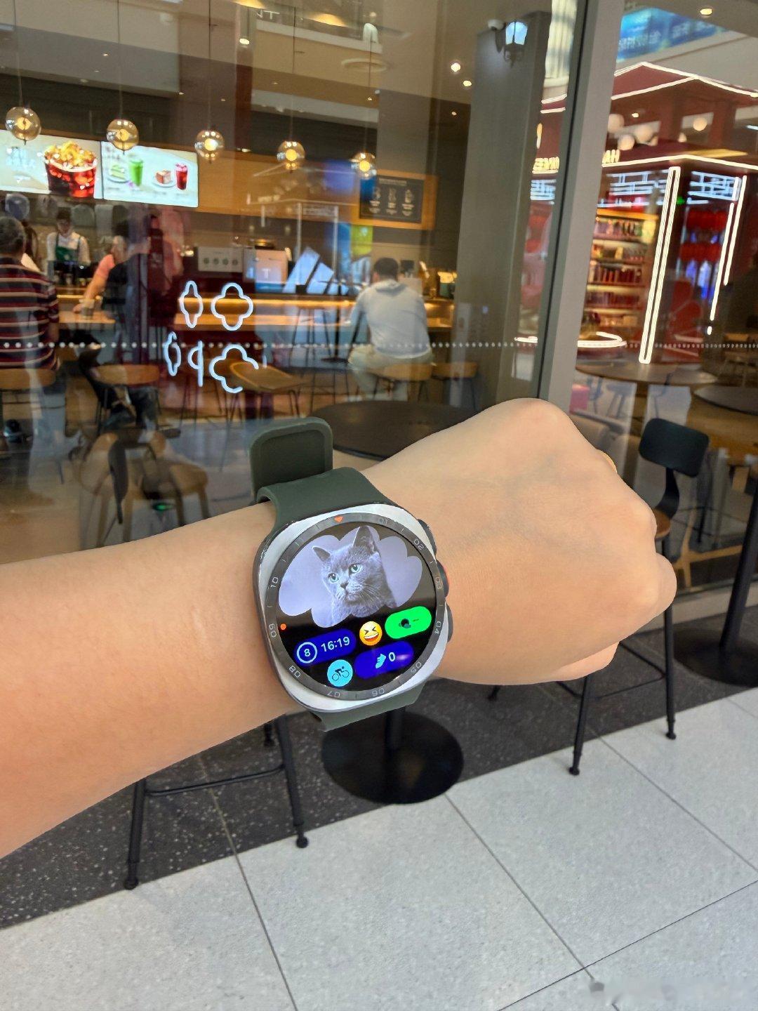 入手三星Watch Ultra2，和我的三星手机搭配在一起，氛围感直接拿捏#三星WatchUltra2##腕间山野向导# ​