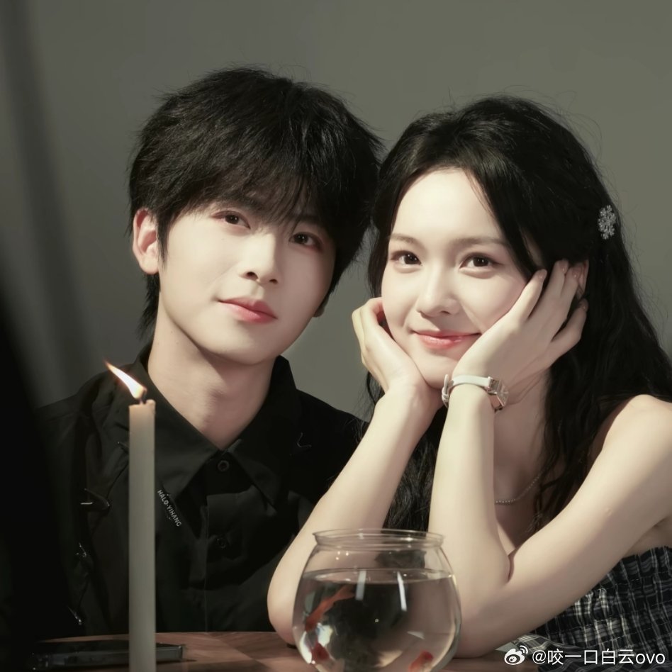 #w是一航呀w[超话]# 《孤独与灿烂》可以预约了[爱慕]男女主颜值超高！ ​