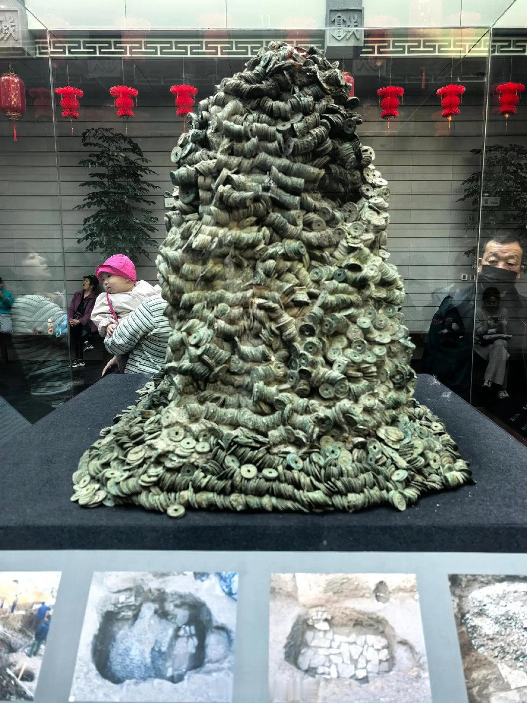 #辽宁挖出的10吨古钱币山#十吨古钱还是第一次见，10吨啊，好家伙 古币按吨算，也就咱了！ ​