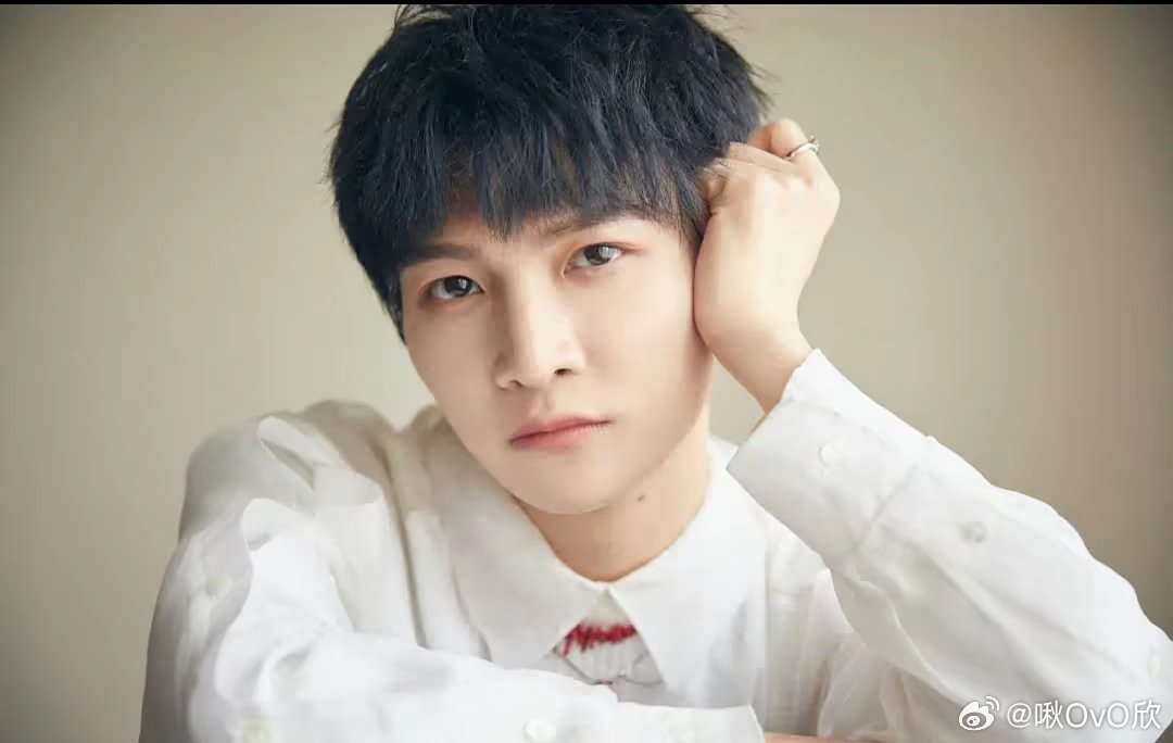 #周深[超话]##周深# zs#深深的# zs#周深宝藏男孩# zs#周深音乐之路有你有我# zs#周深2026深深的巡回演唱﻿会# 
有时候看到你还在路上，我就觉得自己那点疲惫不算什么。你走得更远，你都没停，我凭什么停。
𝒮ℴ𝓂ℯ𝓉𝒾𝓂ℯ𝓈 𝓈ℯℯ𝒾𝓃ℊ 𝓎ℴ𝓊 𝓈𝓉𝒾𝓁𝓁 ℴ𝓃  ​