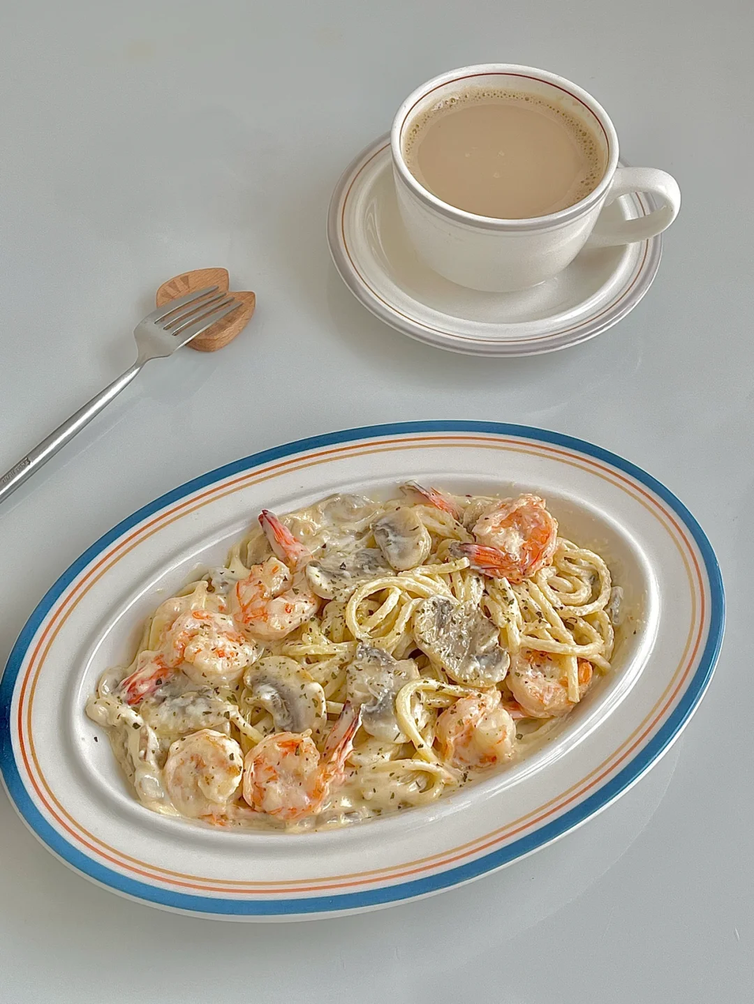 ☀️工作日早餐分享｜浓郁的奶油虾仁蘑菇意面