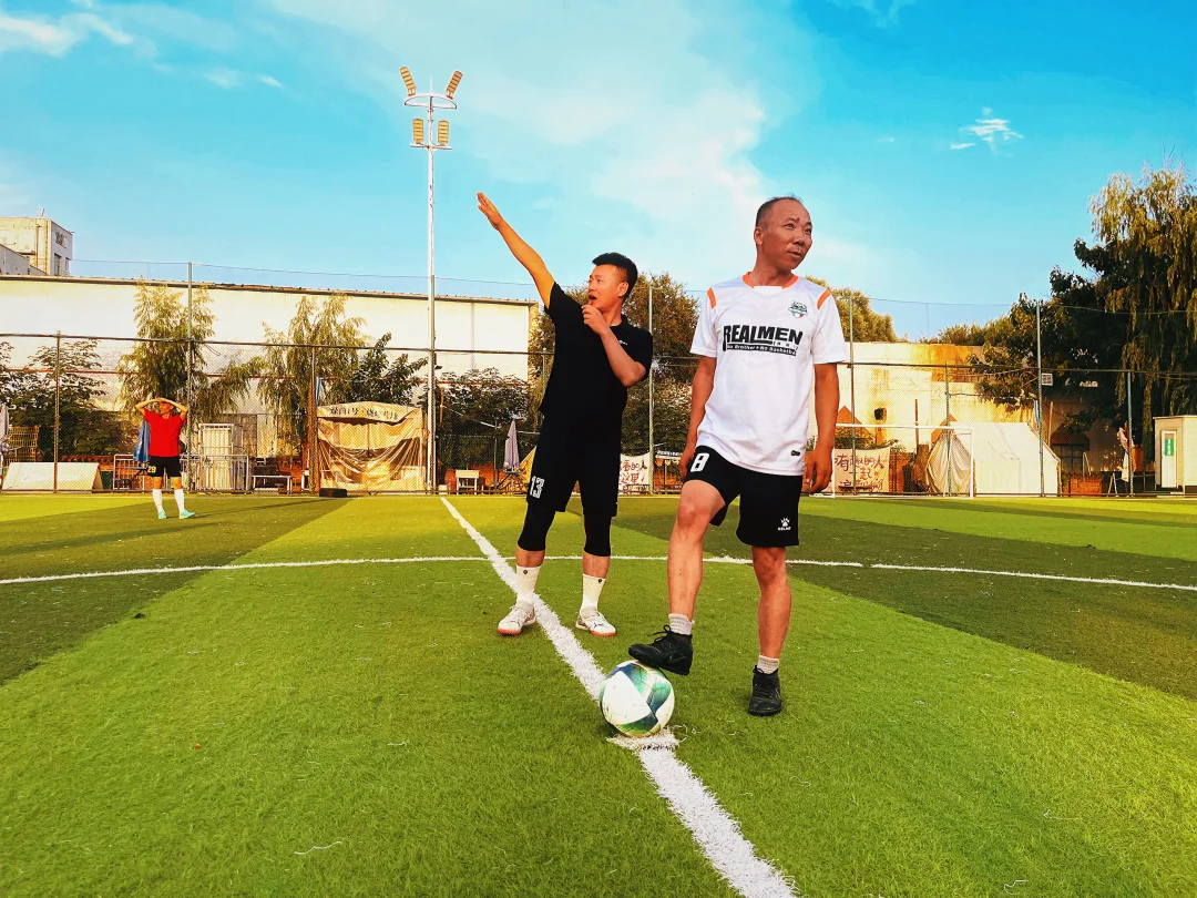 踢球当拉拉队啦⚽️