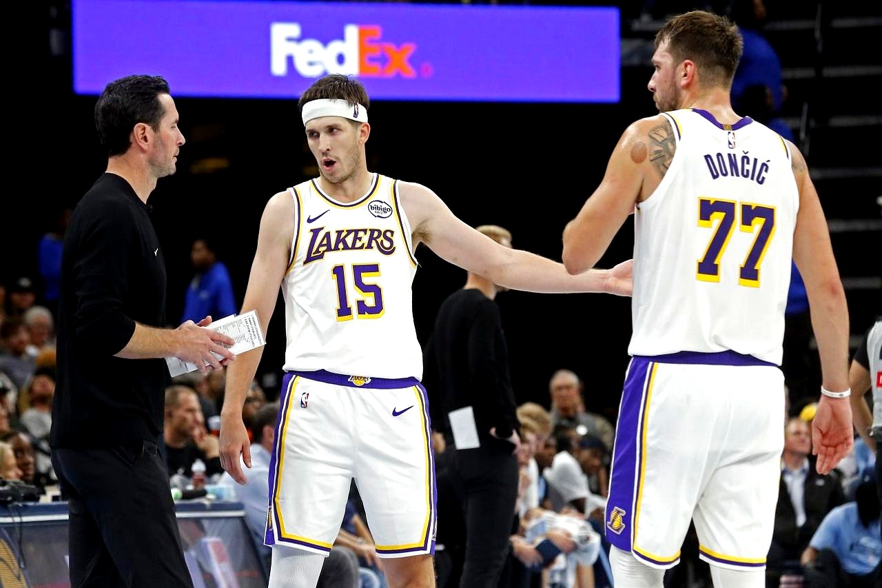 41岁的詹姆斯季后赛场均打40分钟，这你敢信？    湖人季后赛打火箭...