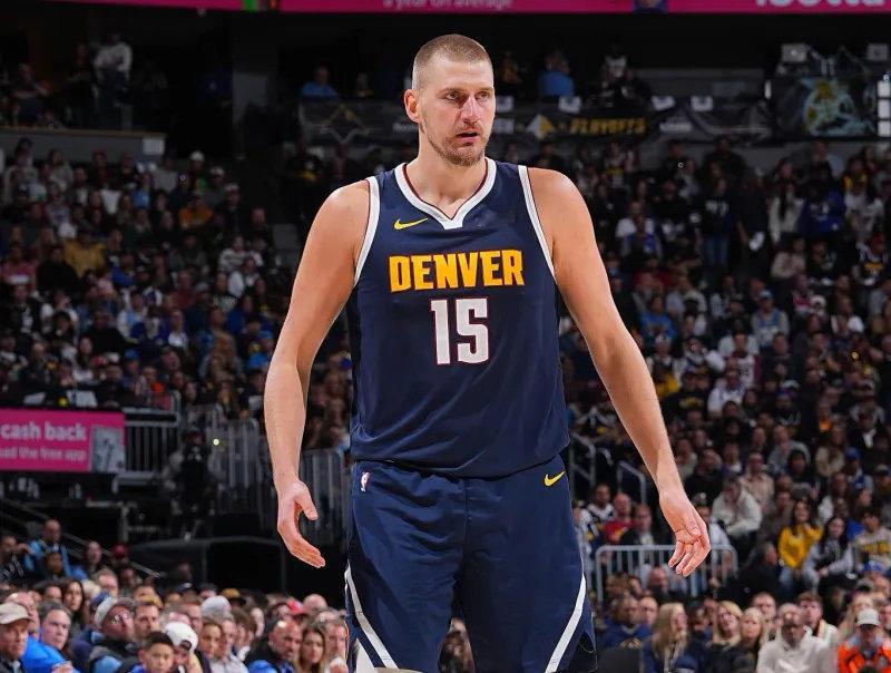 #看NBA上咪咕# 

数据博主Stat Defender统计了NBA历史常规赛+季后赛，单场30+得分、10+助攻、0次失误场次最多球员：
1. 尼古拉-约基奇 — 8场
2. 斯蒂芬-马布里 — 4场
3. 达米安-利拉德 — 4场
4. 泰雷斯-哈利伯顿 — 4场

#NBA[超话]# ​