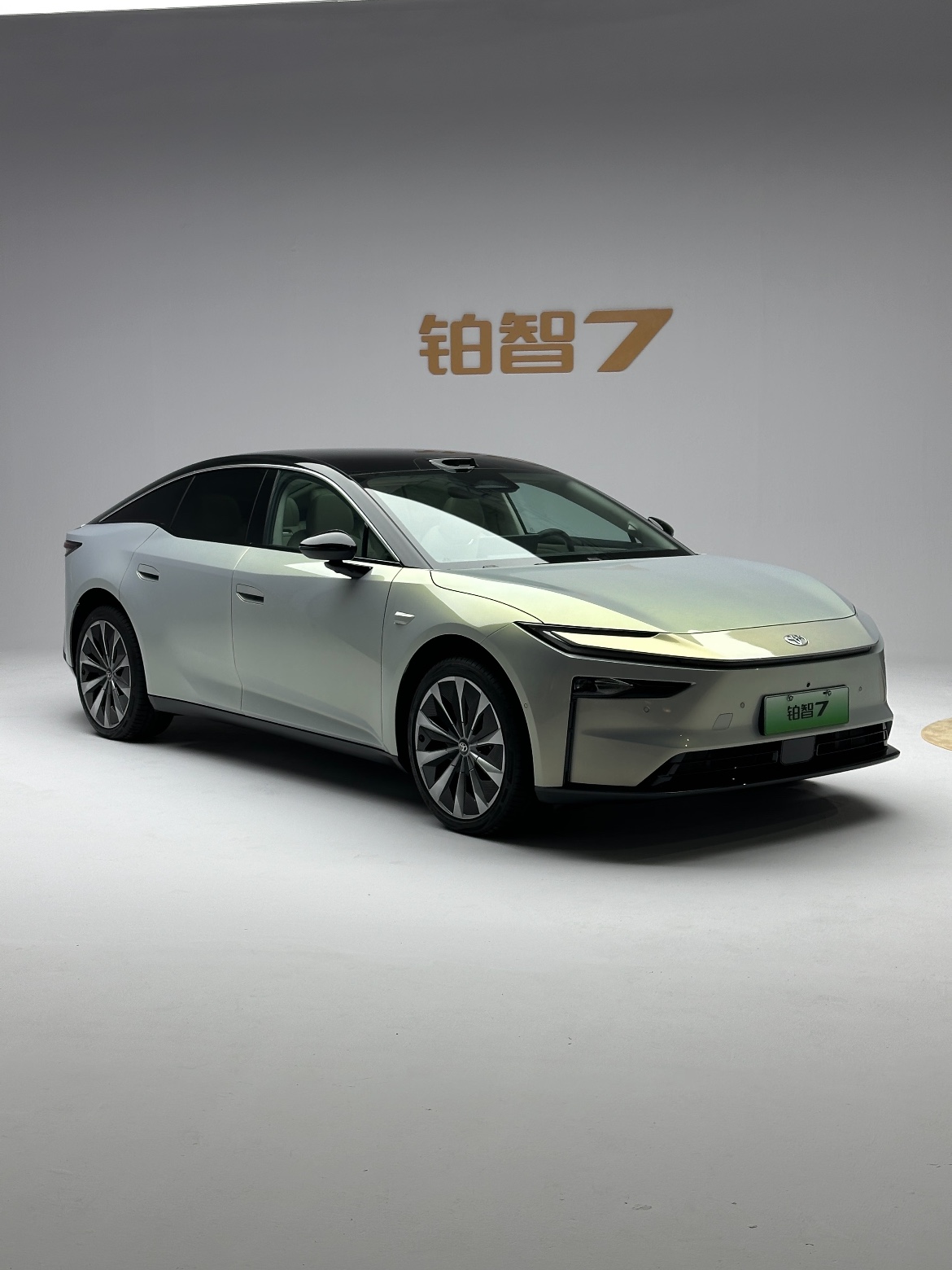 全球公认的最好的三款车：
1，丰田卡罗拉：开不坏、省心省油的代名词
2，本田雅阁：耐用标杆
3，雷克萨斯ES：低调奢华，省心到极致
​​
丰田品牌一直以耐用、省心、可靠享誉全球。而广汽丰田铂智7同样继承了这份优秀品质，同样出色。广汽丰田铂智7，一句话 14.78万起，鸿蒙座舱、Momenta R6加