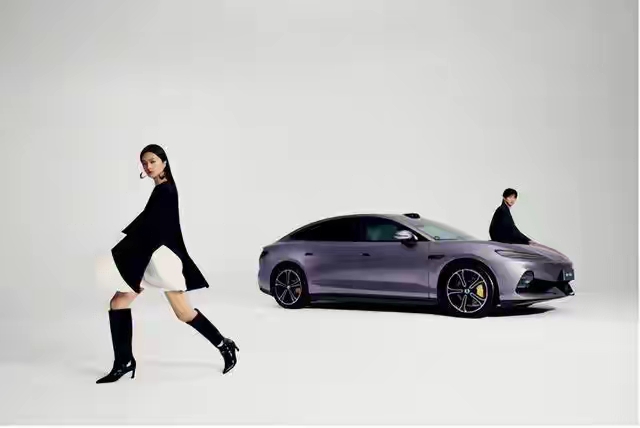 2026年买新车，记住三句话：
​1.家充，闭眼纯电。
​2.跑长途，选增程。
​3.买智驾，不冲顶配。

9月23日，国内车市迎来重磅上新，共计十款新车集中上市、开启预售，覆盖轿车、SUV、MPV全品类，纯电、插混、增程多动力齐发，抢占金九银十消费窗口期。
 
本次阵容包含腾势Z9S、启境GX7、