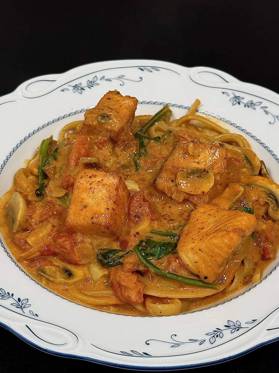 暖呼呼食谱🍝辣奶油三文鱼意面新篇章📖