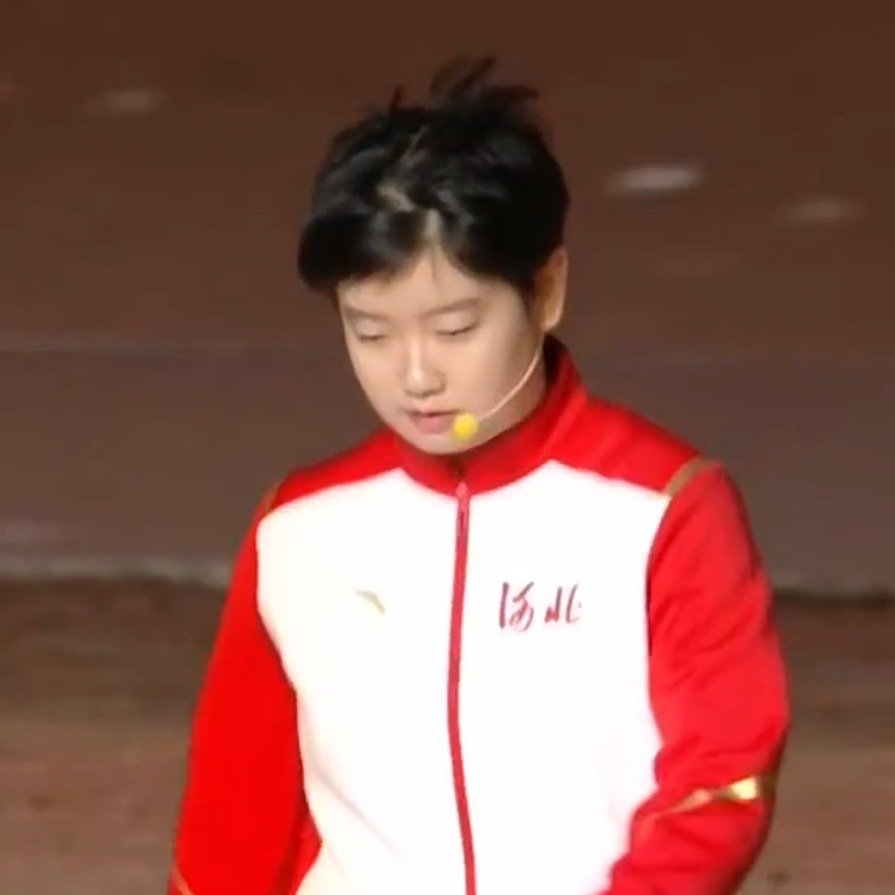 孙颖莎今天是个快乐的宝宝👶风吹凌乱了莎的发🧏‍♀️ ​