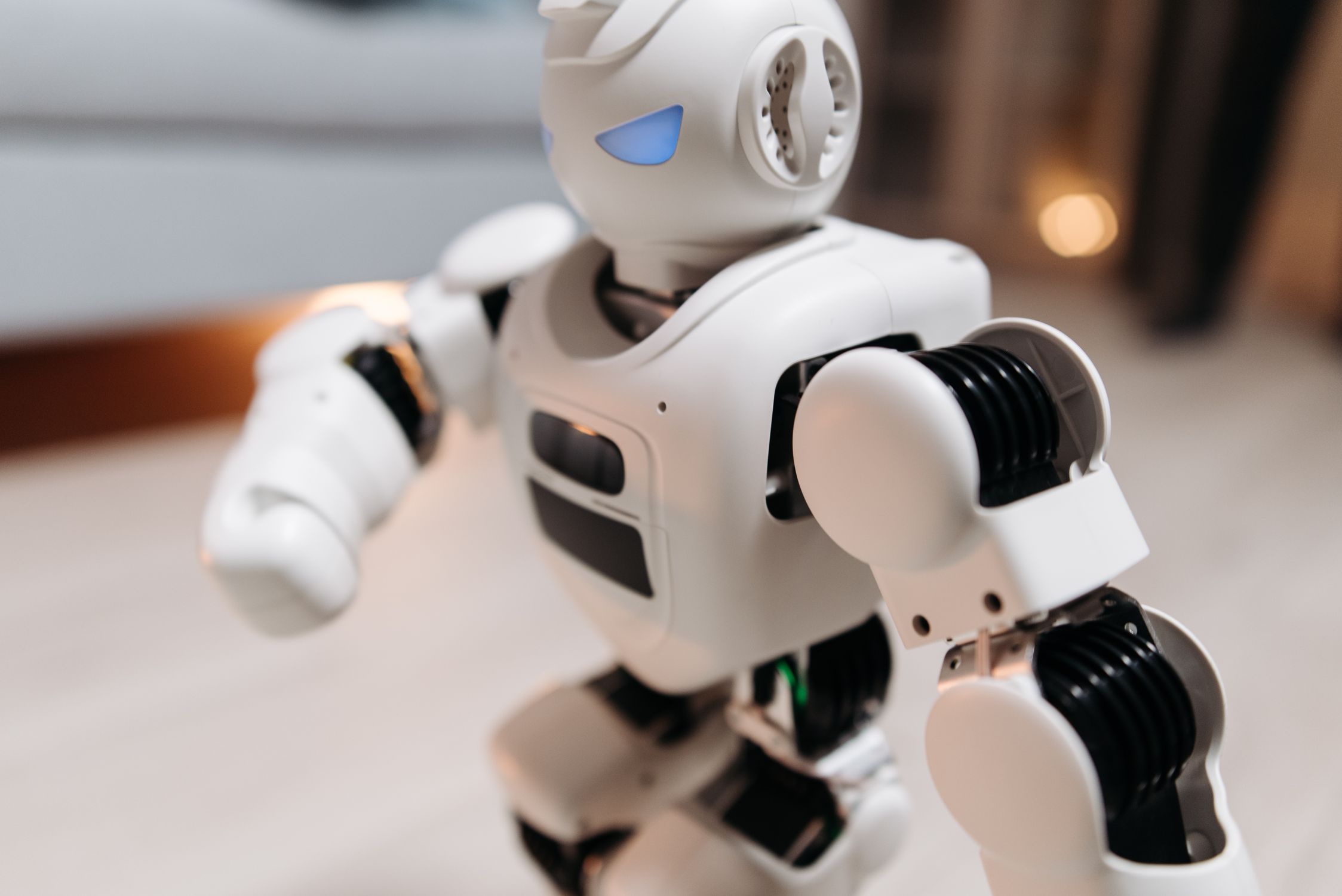 OpenAI 官宣自研人形机器人