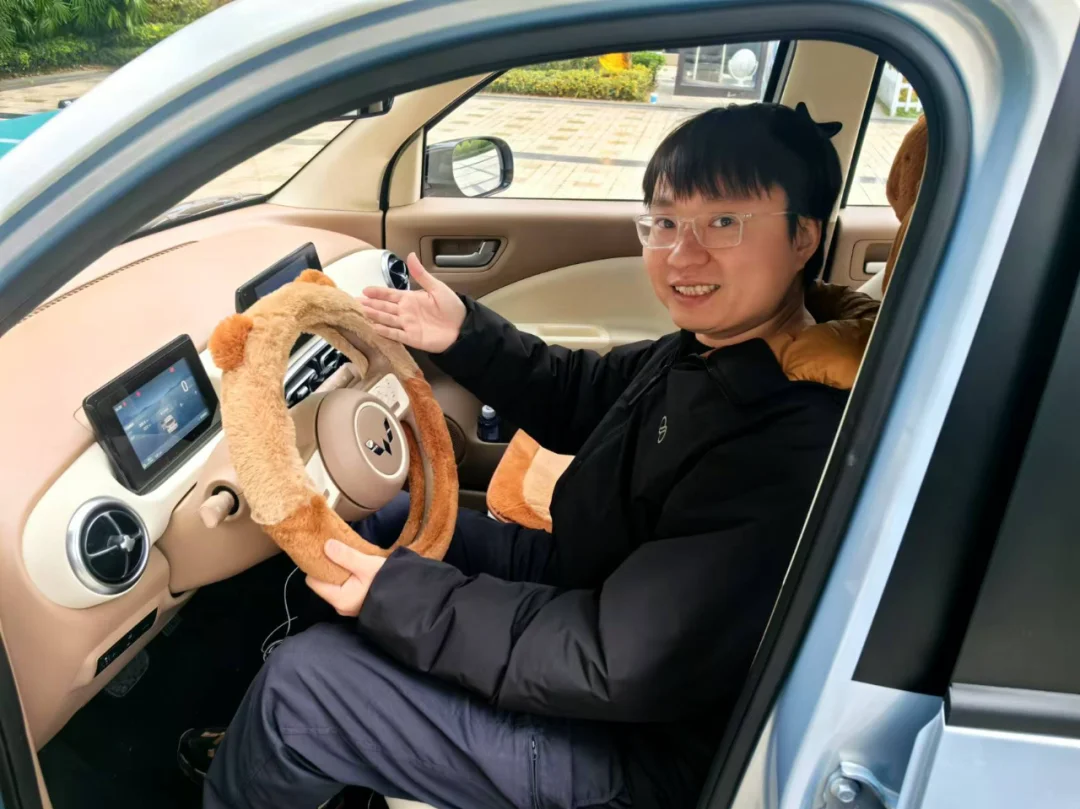 你们说说，这到底是MINIEV出了轨还是五菱缤果劈了腿？[doge][doge]