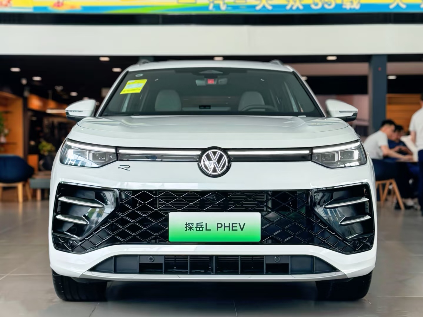 探岳L PHEV｜黄金超混满电出发
 
全新探岳L PHEV，解锁德系插混新体验。搭载黄金2.0超混动动力，1.5T EA211 EVO Ⅱ混动专用发动机，双电全域超混架构加持，综合续航突破1400km，不管是城市通勤，还是长途自驾，彻底告别续航