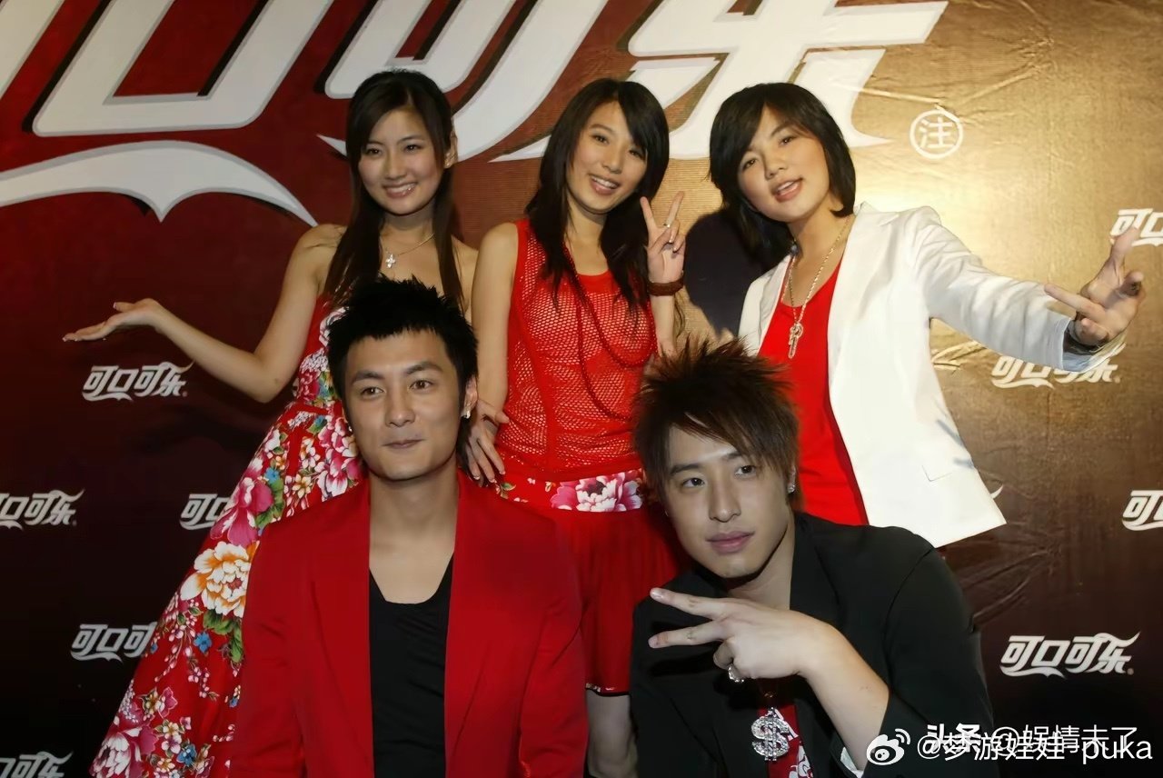 还记得那个年代，刘翔眼里满是轻松快乐。
潘玮柏身形清爽，余文乐风华正茂，Selina也安然无恙。 ​