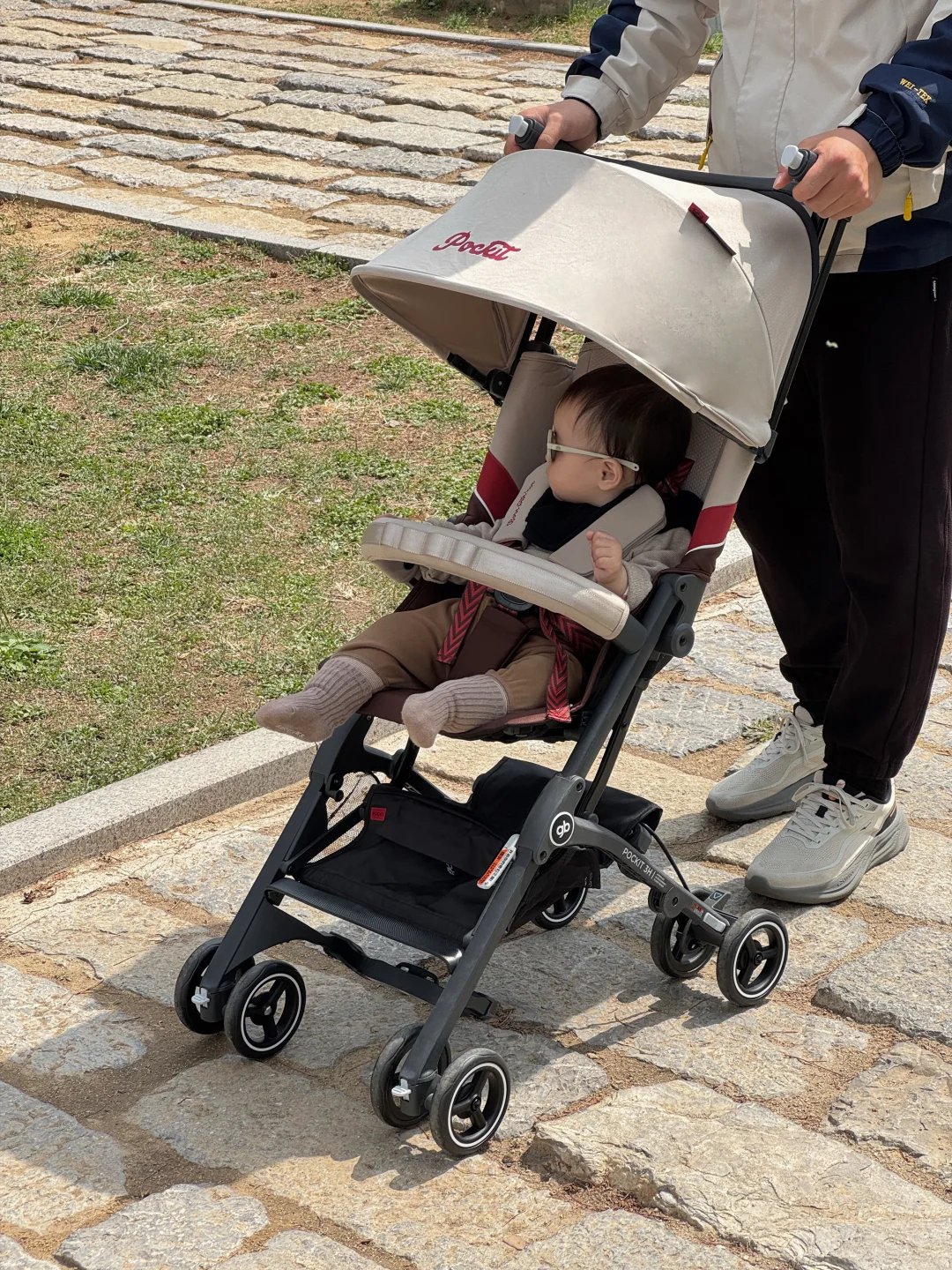 带娃CITY WALK，背上就走的口袋车也太省心