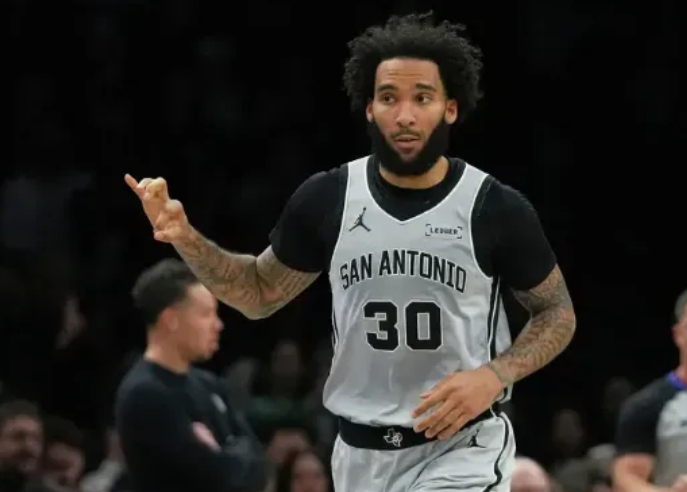 米奇：尚帕尼屡屡投中关键进球，他是这场的无名英雄  今天NBA季后赛雷...