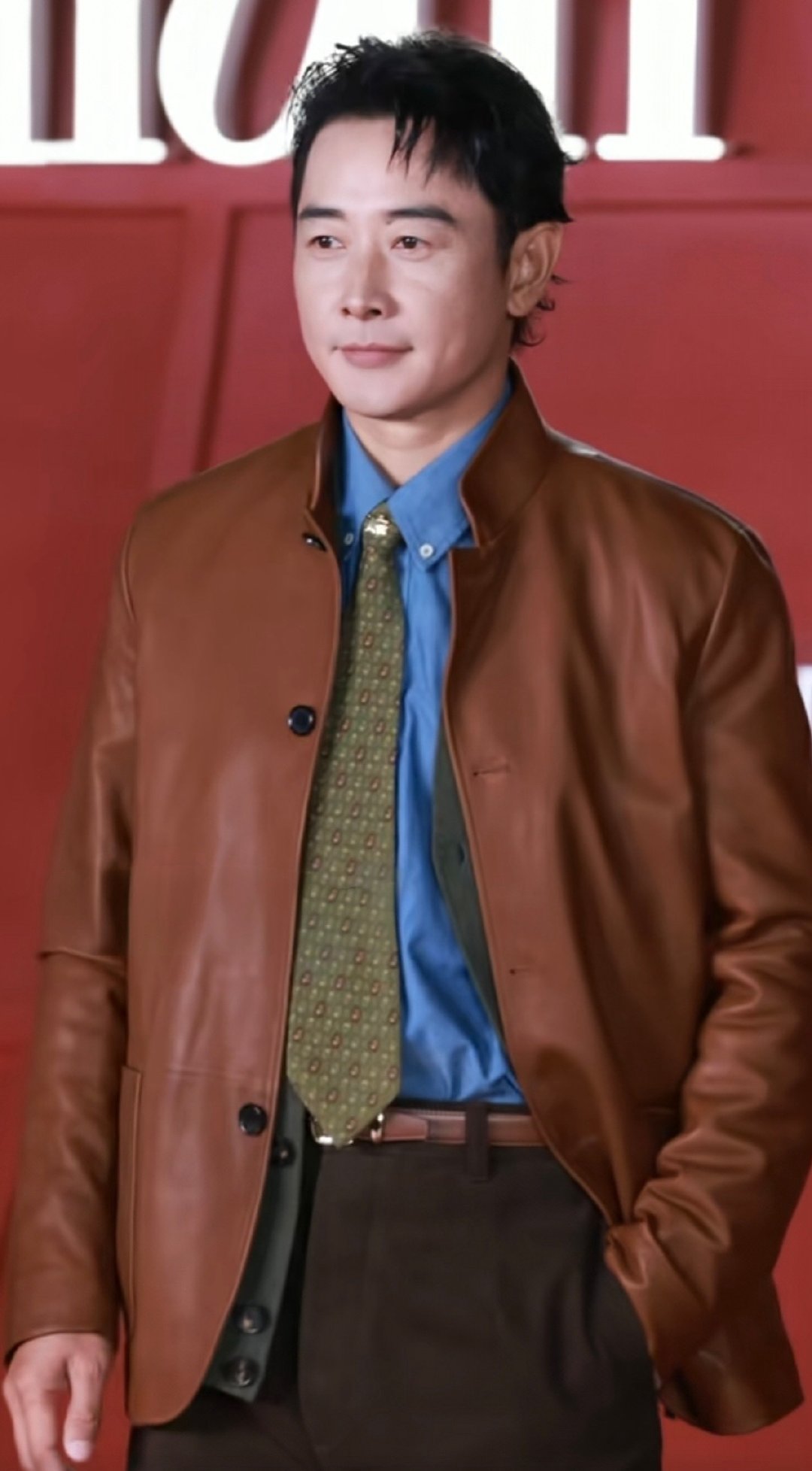 罗晋终于成功杀入叔圈了！感觉他状态变化挺明显，看着一下子沧桑了不少，不知道是疏于健身保养，还是造型风格带来的视觉效果 ​