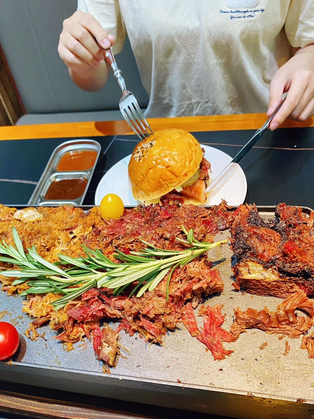 青岛李村， 美式BBQ🍖给我香迷糊了 这家BBQ美式餐厅，我一周能来...