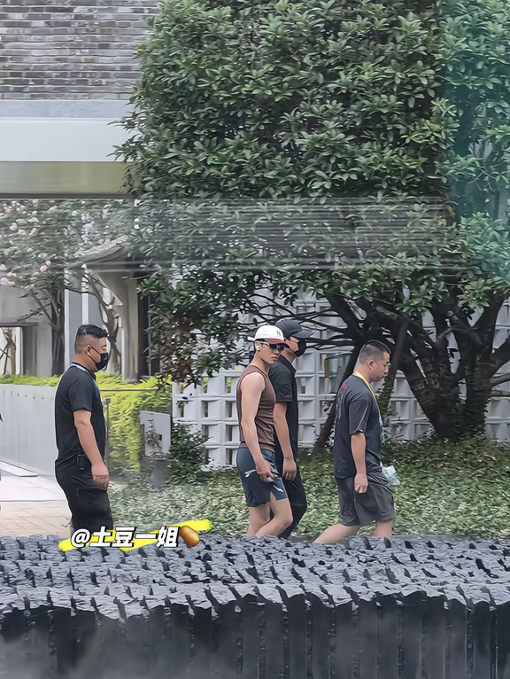 出门就偶遇于适hhh去运动了吗❓❗️