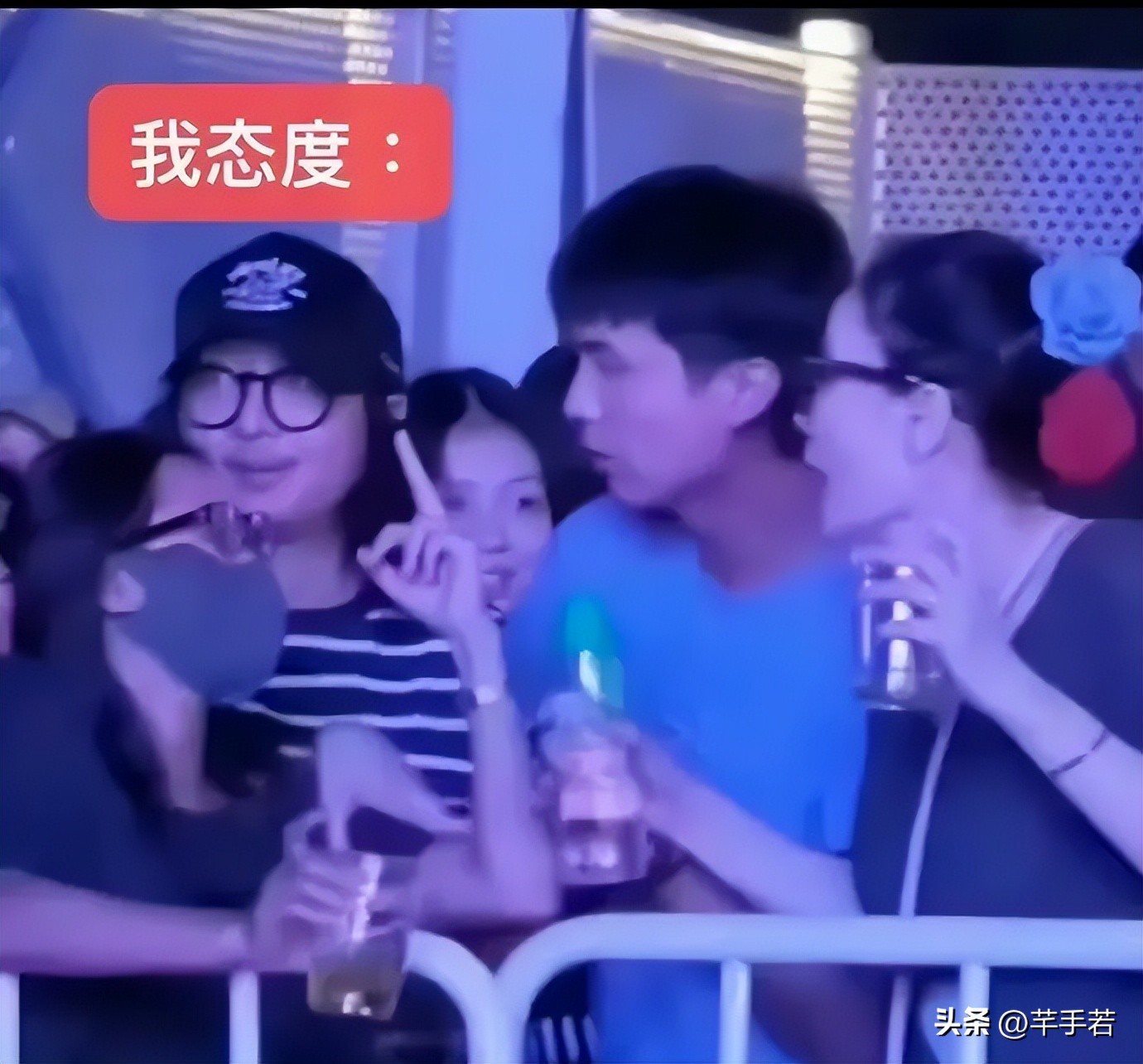 王菲好友Ryan当众性骚扰陈粒，陈粒当场推开并竖中指反抗，不惯着