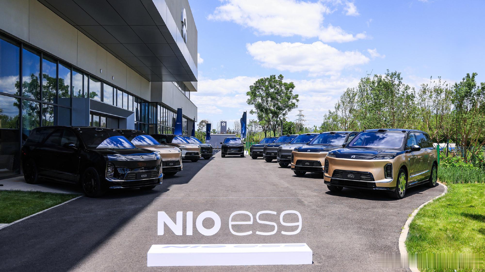 5月28日，蔚来科技行政旗舰 SUV ES9 开启全国首批交付，活动于...