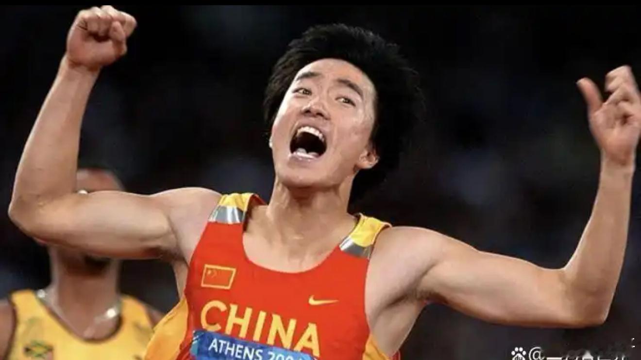 刘翔网络发声，将个人与主管部门矛盾公开化，做法妥否？

近期，奥运跨栏冠军刘翔在社交平台接连发声，将自身与上海体育管理部门人事安置的遗留问题公之于众，迅速引发全网广泛关注。

梳理他的三次公开表达：
第一次，8月26日白天，刘翔发布微博求助：“在线等，碰到个难题：希望广大网友给我点意见。 ​