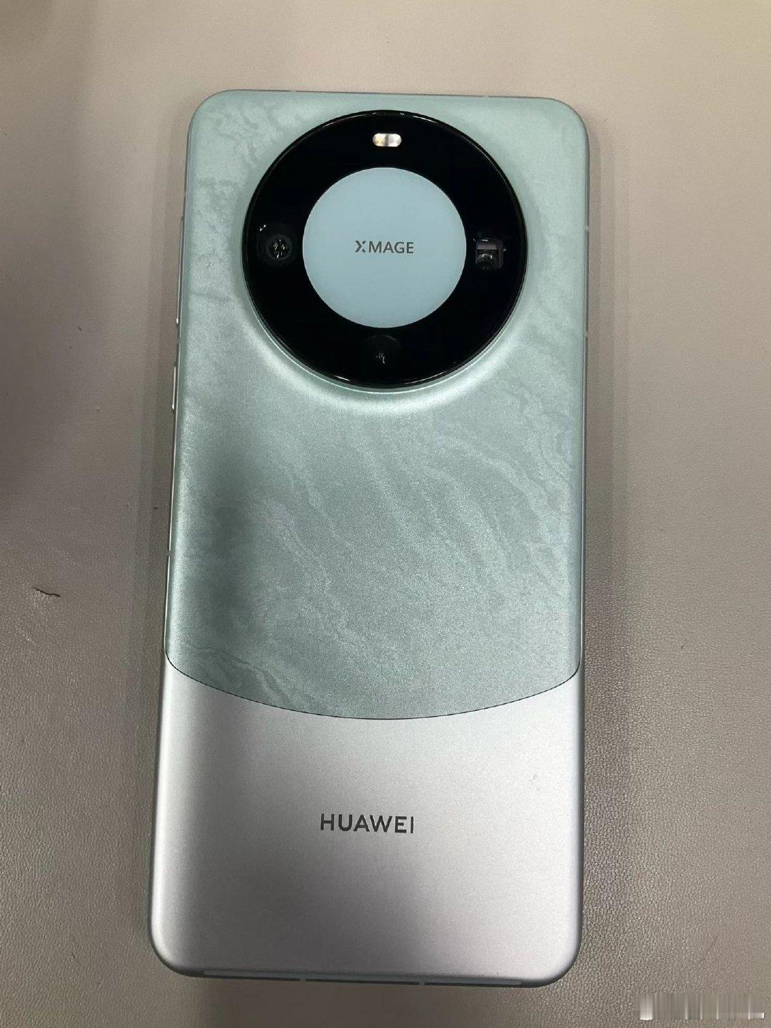 华为mate60 12+512G青
电池效率100 成色98新 
2499 ​