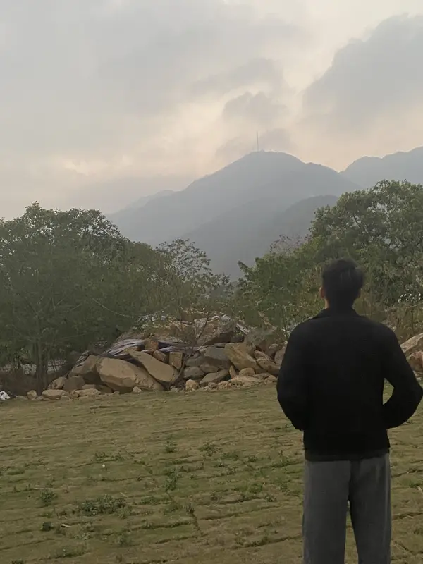吴孟达的经典台词那可太多了，每一句都堪称经典。“你在教我做事啊”，这霸气又嚣张的语气，让人印象深刻，仿佛瞬间就能看到那个有点不羁的角色形象。“做人要是没有理想，那和咸鱼有什么区别”更是振聋发聩，激励着无数人去追逐梦想。
还有“为什么先看到闪电后听到雷声，因为眼睛在前耳朵在