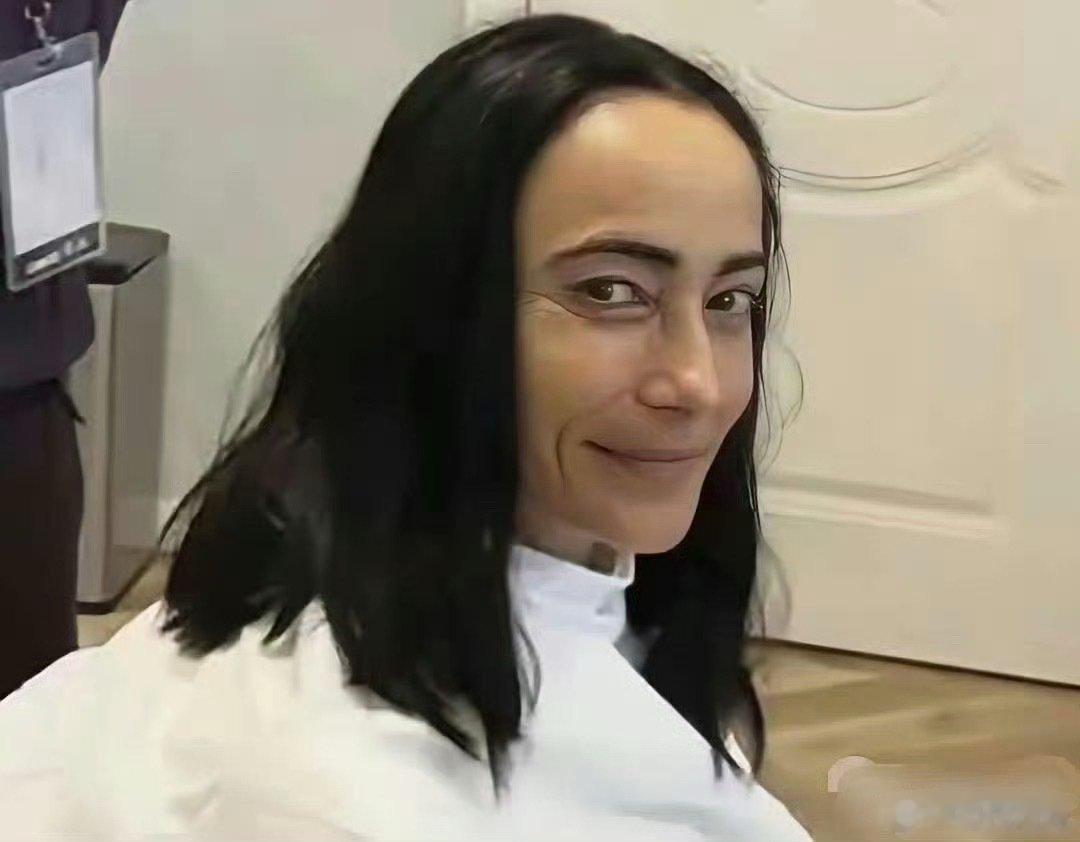 吴彦祖晒出和老婆的合照，果然欧美人衰老速度好快 ​