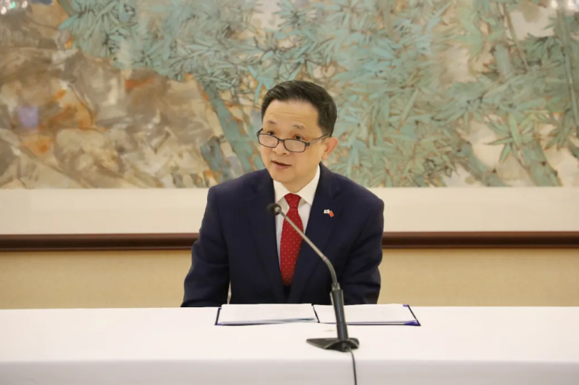 韩国没把立场摆正，中方撤展抗议，中韩关系这根弦，又绷紧了
第十六届光州双年展原定9月5日开幕，开幕前两天，中方策展团队在光州召开记者会，宣布集体撤展。中国驻韩国大使馆随后发表谈话，措辞罕见严厉：主办方顽固坚持错误做法，公然同意中国台湾地区使用完全不符合其身份的名称参展，对此中方坚决反对，绝不接受。