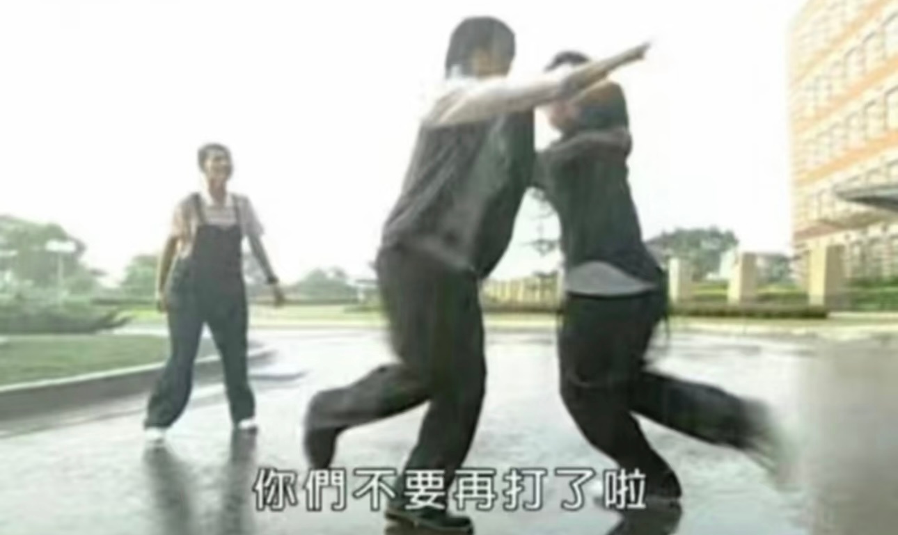 她们又打起来了，快发物料啊！！！ ​​​