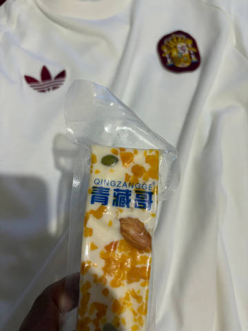 吃条奶酪，穿上西班牙队的球迷装、看下半场比赛！斗牛士必胜！