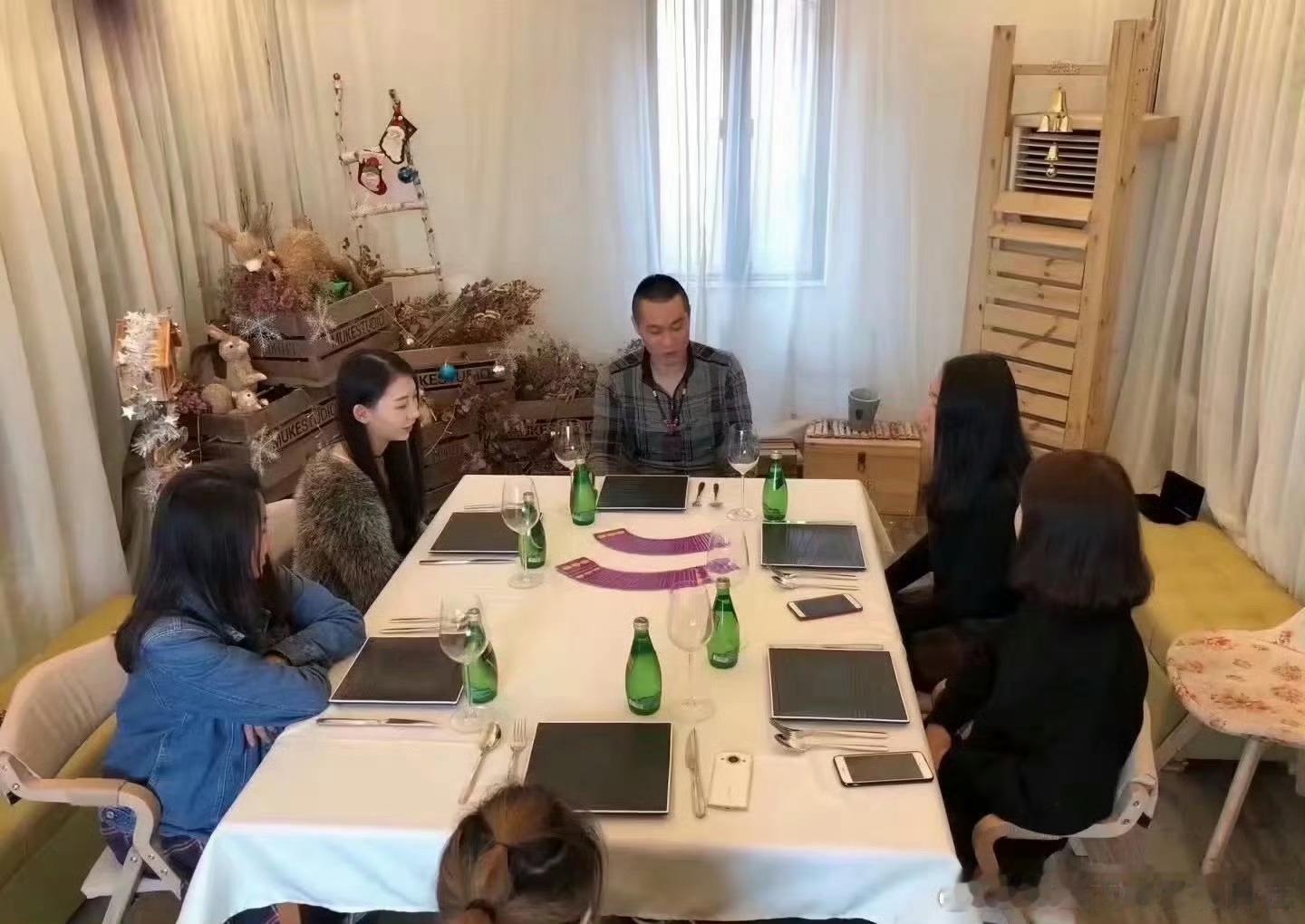 演艺界，音乐界，网红界，事业运数破解，演唱会、拍电影，开拍等是否顺利，绯闻问题等，人生变化无常，娱乐圈各类事业预测：发展路线前景名誉机遇如何，防备不利因素，争取胜利前景路线！提早预测各类事件，破解不利因素 塔罗预测 ​ ​​​