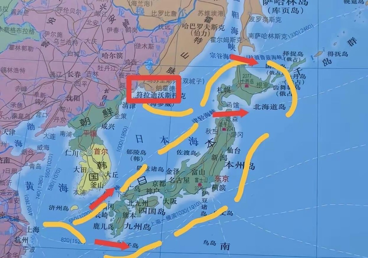 美日拉着另外七个国家在日本多地搞“利剑27”军演，凑了将近六万人。日本自卫队出四万五，美军出一万二，澳大利亚加拿大之外，法国德国荷兰新西兰菲律宾这五个是头一回掺和进来。最扎眼的不是人数，是美军把反舰导弹系统直接搬到了与那国岛，那地方离台湾也就一百一十公里。日本自己那款二十五式地对舰导弹也拉出来练了，
