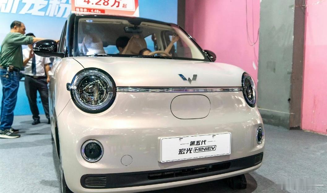 【销量暴跌55%！5万元以下的小车遭遇寒冬】  在国内车市整体遇冷的大...