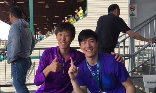 “49.4万买断，转头把98万工资全捐了！刘翔到底在图什么？”

“张国伟劝他知足，这笔陈年旧账真能算完吗？”

9月1日，买断手续办完，49.4万元打到了账上。中华慈善总会的账户里收到一笔982935元的捐款，附言写着西藏泥石流救灾，汇款人写的是刘翔。退役以后的11年里，每个月打进卡里的7000多